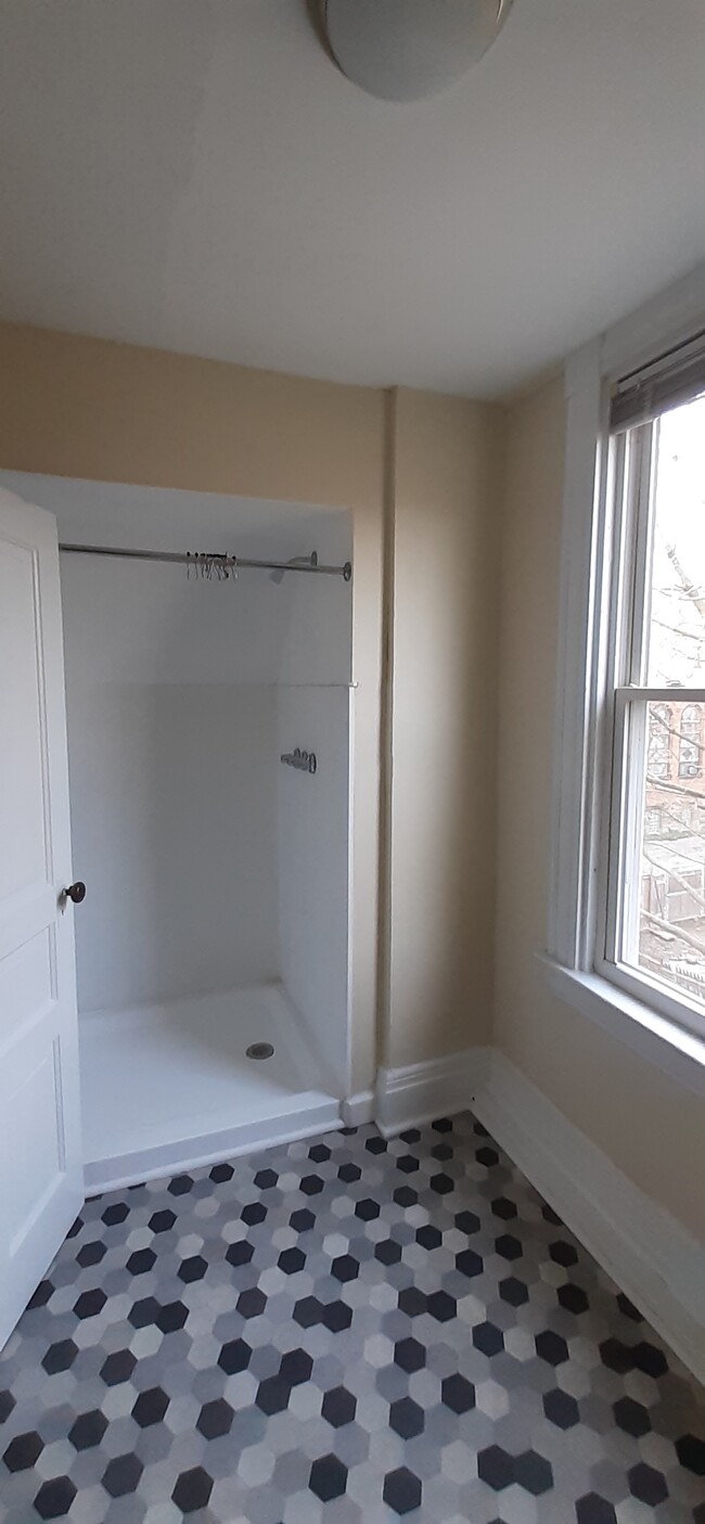 3rd floor bath, view of shower - 7718 Brashear St