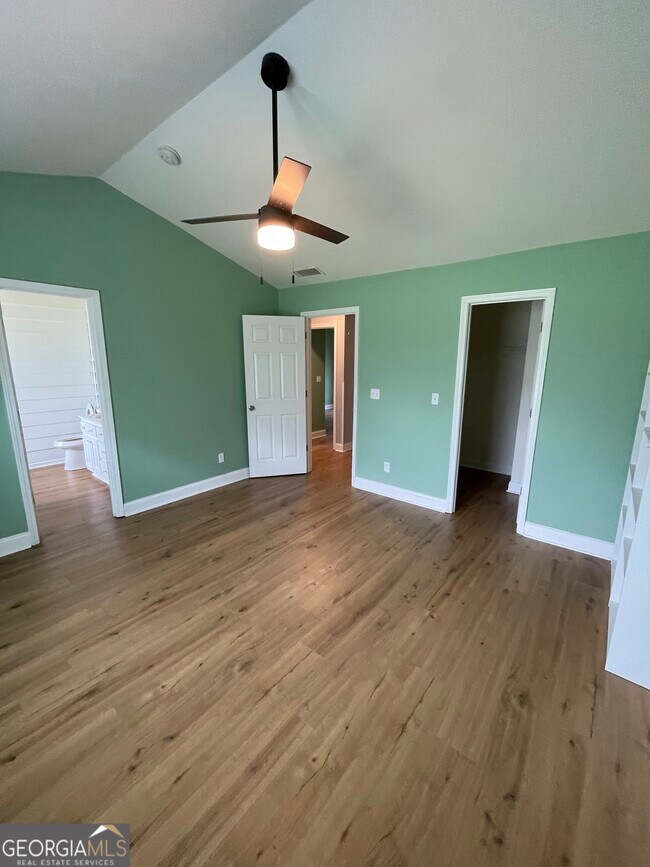 Building Photo - 907 Downing Dr