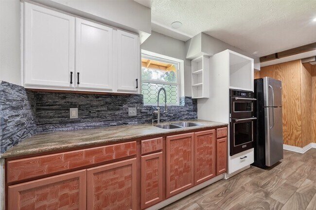 Building Photo - 19818 Packwood Dr