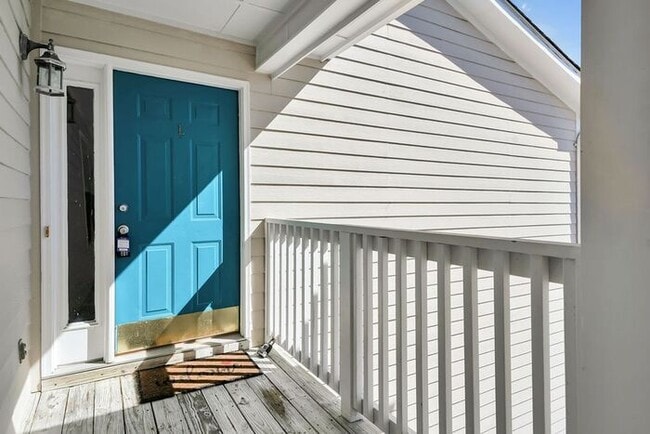 Building Photo - RENT SPECIAL! Freshly Painted! New Luxury ...