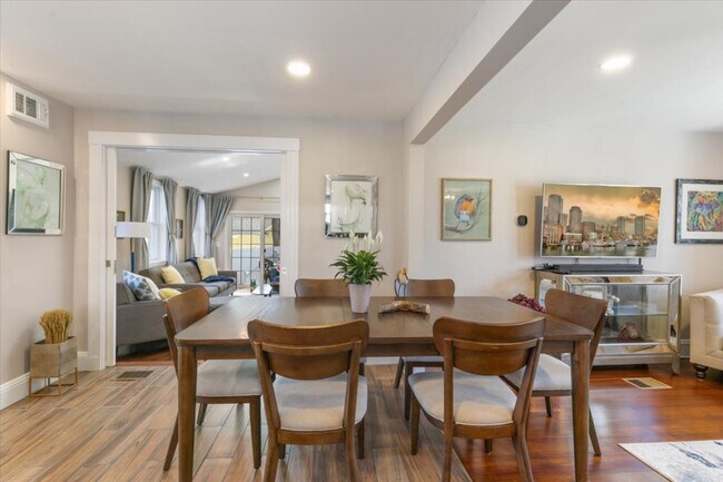 Building Photo - 17 Cedar Terrace