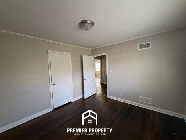 Building Photo - Charming 3BR Home in 38117 | Hardwood Floors & Large Fenced Backyard