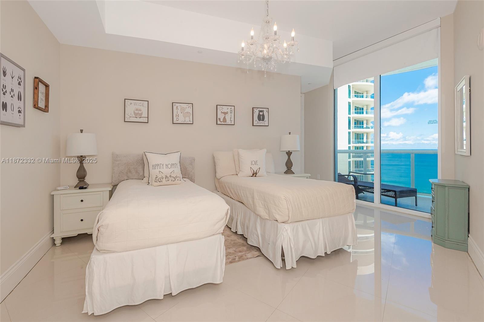 Building Photo - 16001 Collins Ave