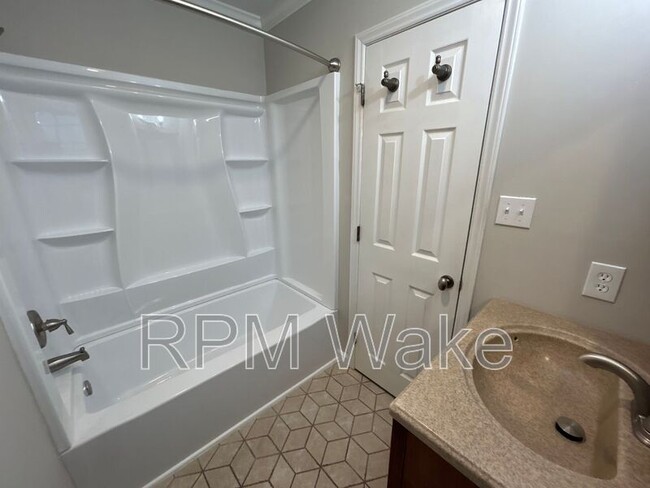 Building Photo - 4200 Willowdale Ct