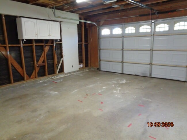 Building Photo - Nice One Story Offering 1524 sq. ft. Built...
