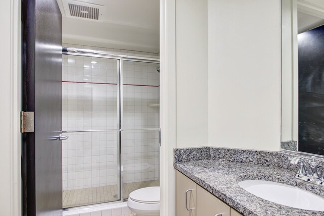 Building Photo - The Amsterdammer