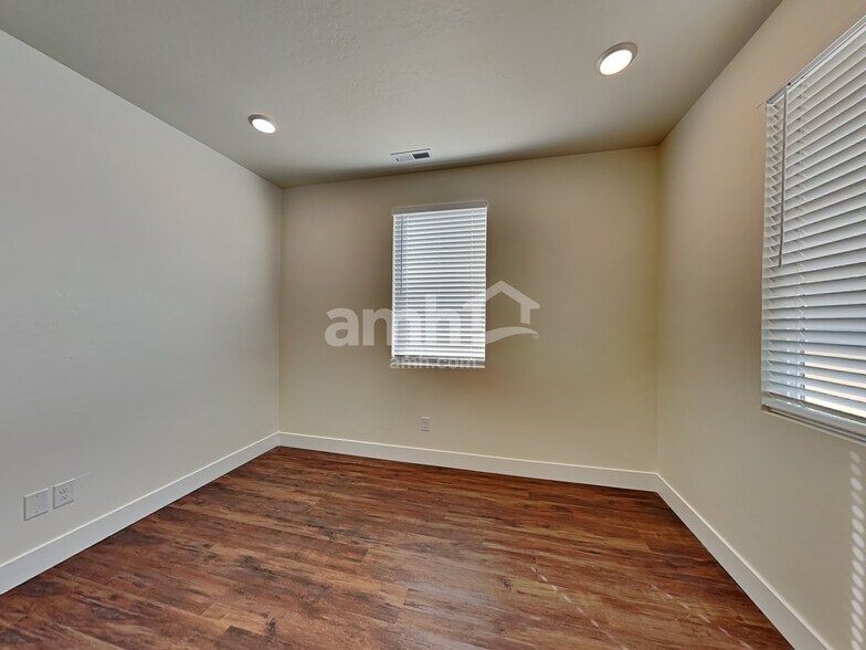 Building Photo - 9377 W Dove Creek St
