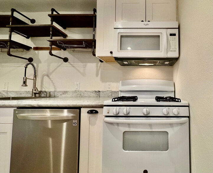 Building Photo - 1054 24th St