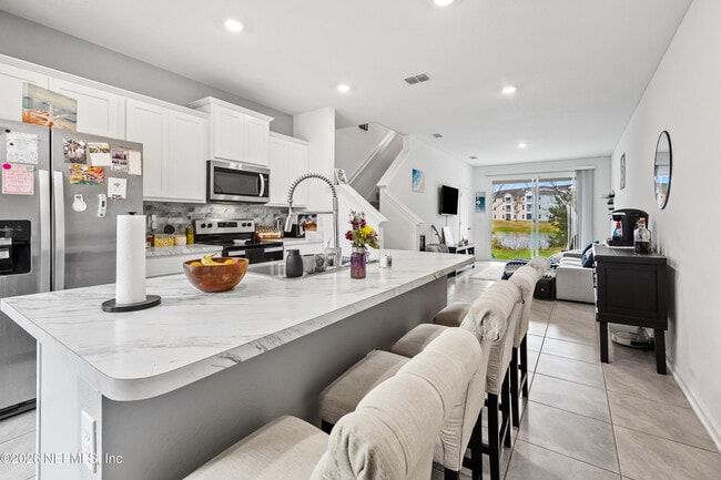 Building Photo - 8415 Zenith Cir