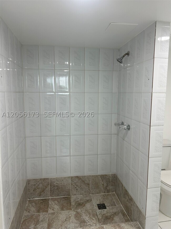Building Photo - 10000 NW 80th Ct