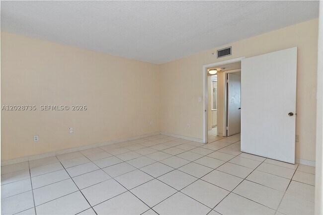 Building Photo - 8760 SW 133rd Ave