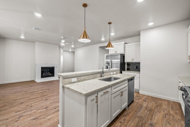 Building Photo - 10918 Albany Ave