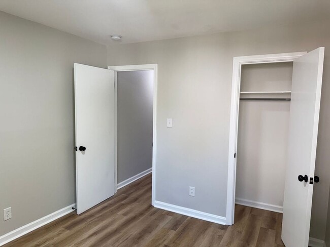 Building Photo - Great Home Conveniently Located! 3 Bed 1 B...