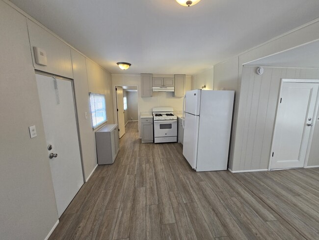 Building Photo - 2013 Palm St