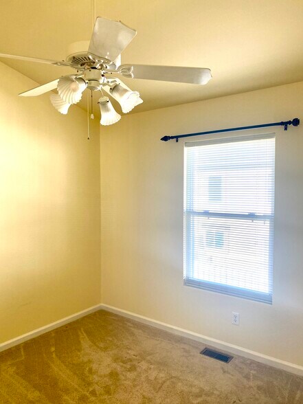 Building Photo - 5785 Kingsbury Pl