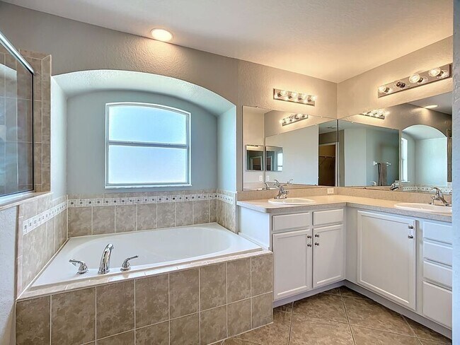 Building Photo - 1152 Bowline St