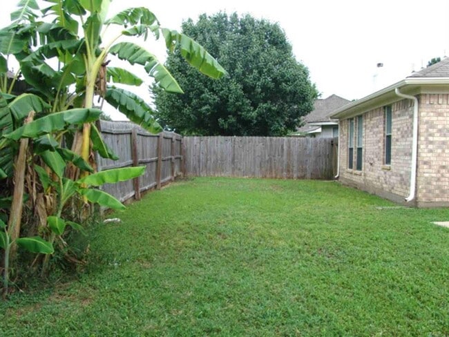 Building Photo - 4915 Lochman Ln