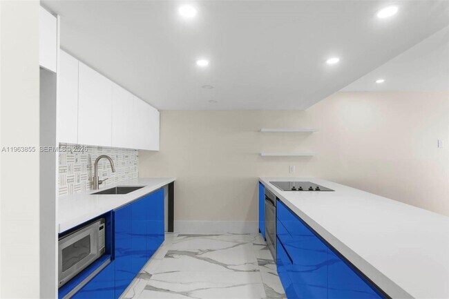 Building Photo - 3973 NE 167th St