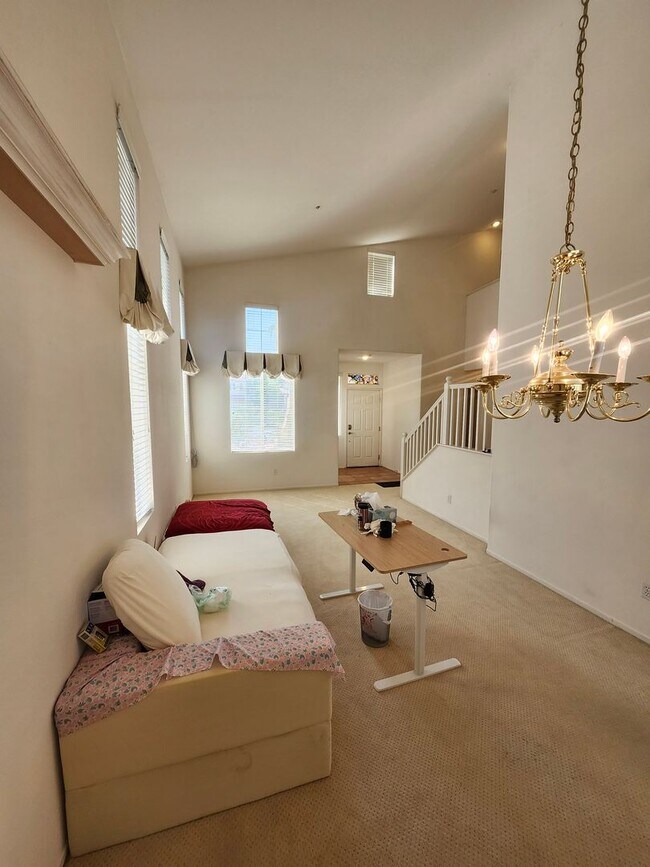 Building Photo - Beautiful two-story in Hunter's Ridge