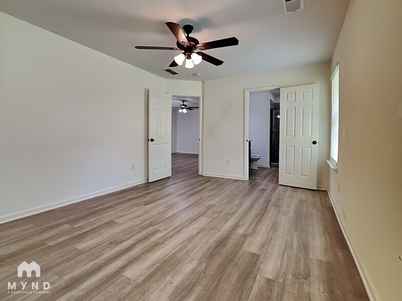 Building Photo - 424 Valerie Cir