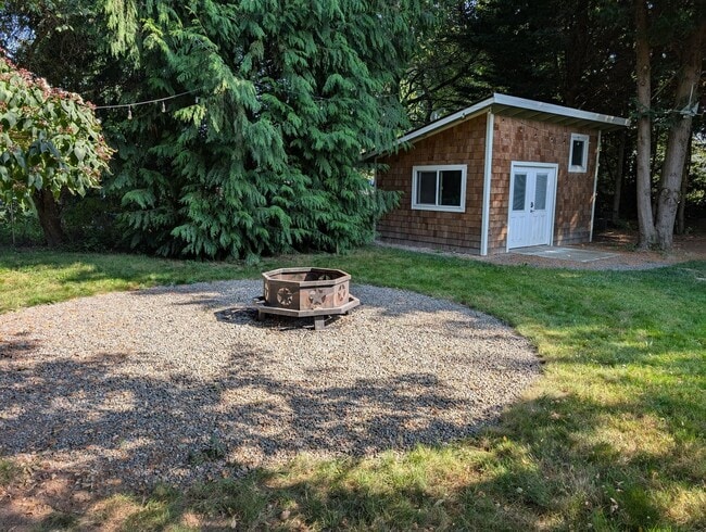 Building Photo - 10755 Jordan Rd