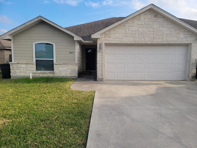 Primary Photo - 3027-3029 LodgePole