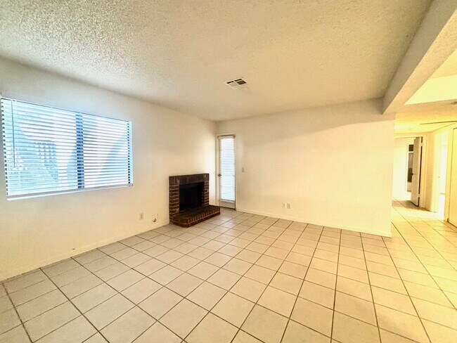 Primary Photo - 1701 E Katie Ave