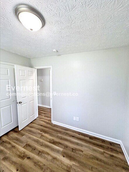 Building Photo - 1005 S Madison Ave