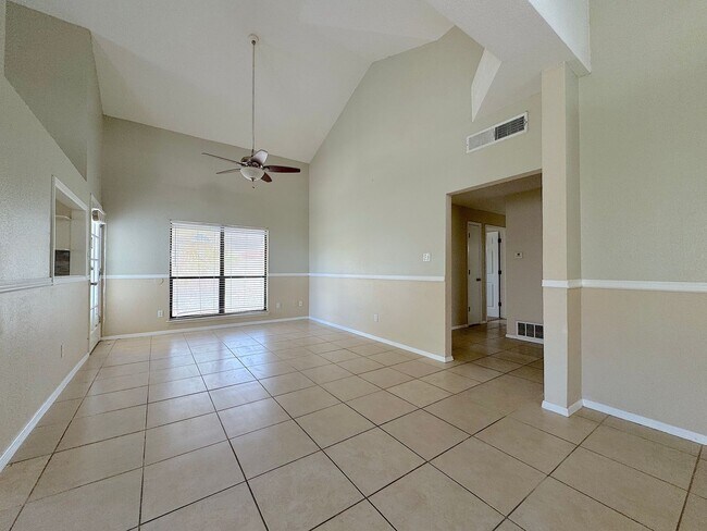 Building Photo - 1605 Cezanne Cir