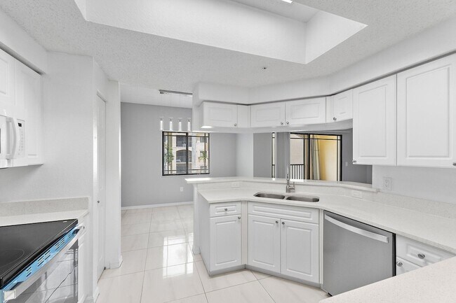 Building Photo - 3019 Alcazar Pl