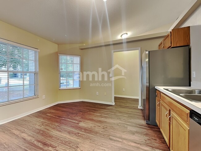 Building Photo - 1127 Dunbridge St