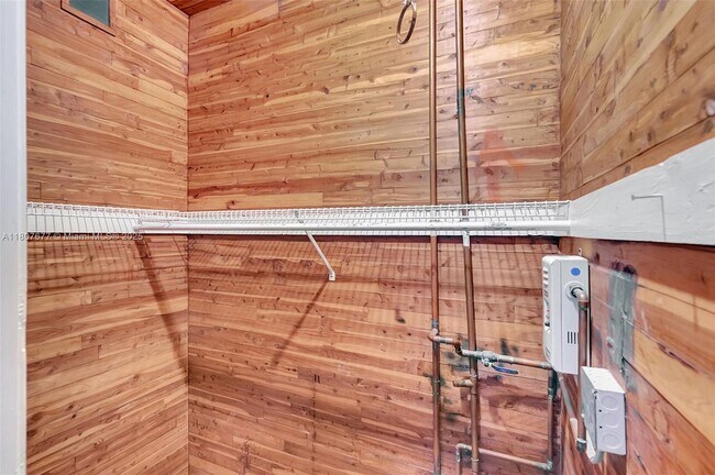 Building Photo - 6881 Bay Dr