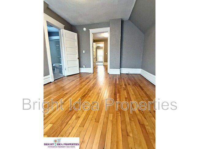 Building Photo - 426 Fillmore St NE