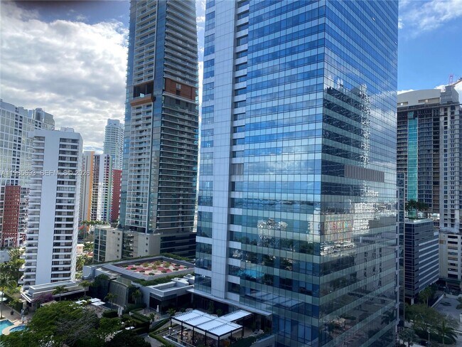 Building Photo - 185 SE 14th Terrace