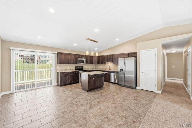 Building Photo - 305 Shadow Trace Dr