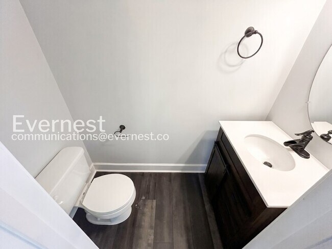 Building Photo - 2 Bed/2.5 Bath Townhome with Fenced Yard & Garage / Pet-Friendly / Available Now!
