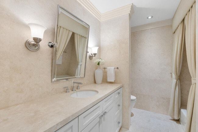 Building Photo - 1435 N Ocean Way