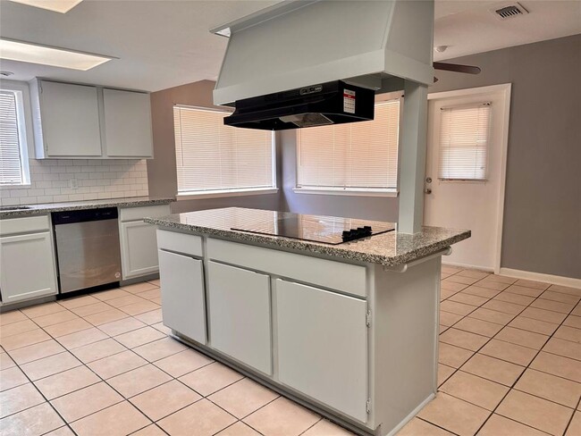 Building Photo - 12011 Carriage Ridge Ct