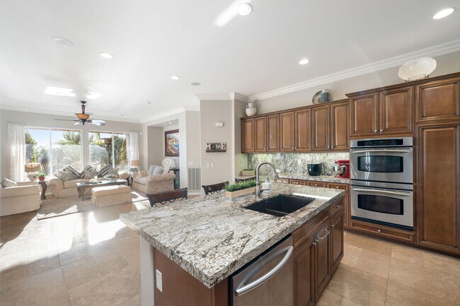 Building Photo - 60602 Juniper Ln