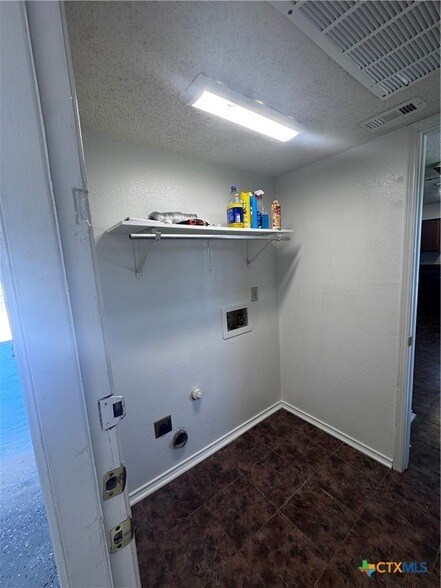 Building Photo - 1613 Bobby Lee Dr