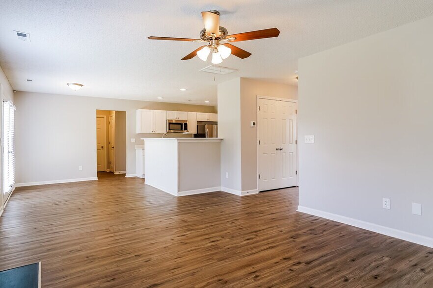 Building Photo - 5008 Marathon Ln