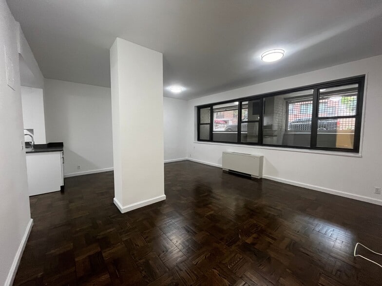 Building Photo - 405 E 56th St