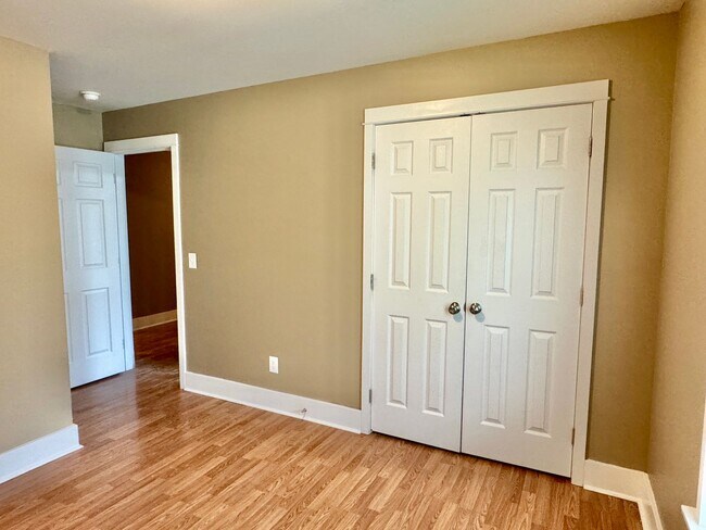 Building Photo - Charming 3-Bed, 2-Bath Home with Spacious ...