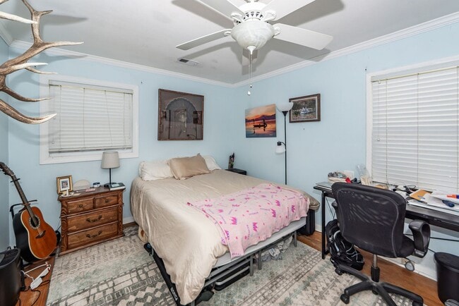 Building Photo - 3 Bedroom 2 Bath Home in West Ashley Plant...