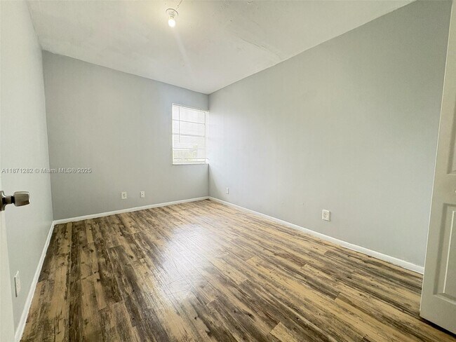 Building Photo - 8913 NW 28th Dr