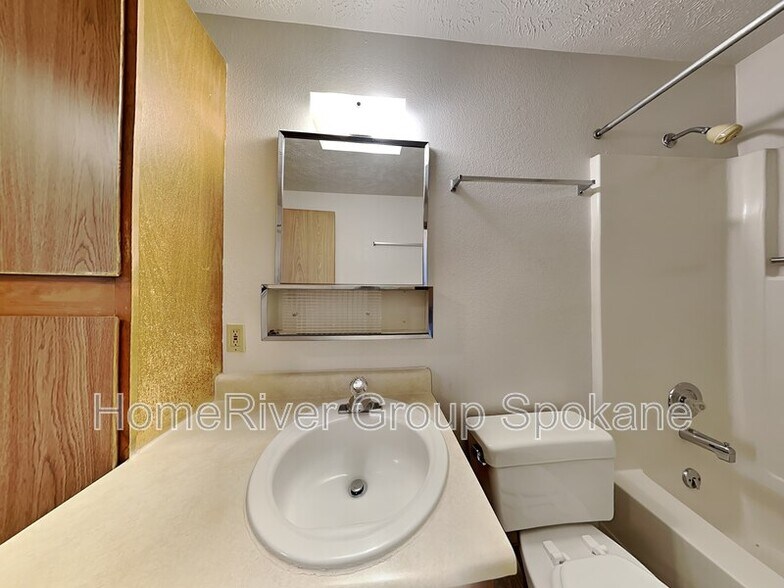 Building Photo - 29 E Mayfair Ct
