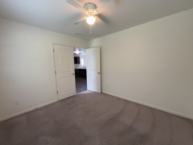 Building Photo - 114 Rockingham Way