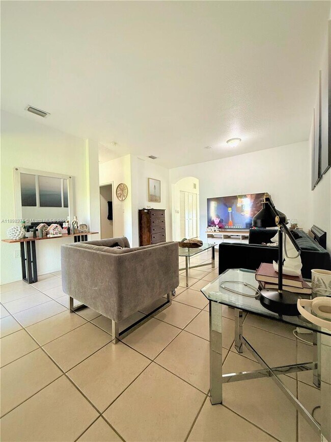 Building Photo - 10984 SW 182nd Ln