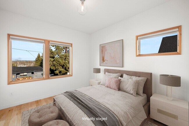 Building Photo - 2038 NE Morgan St