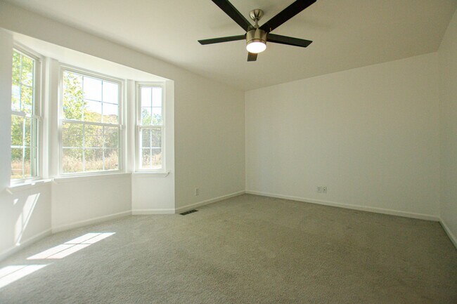 Building Photo - Pet Friendly Three Bedroom!